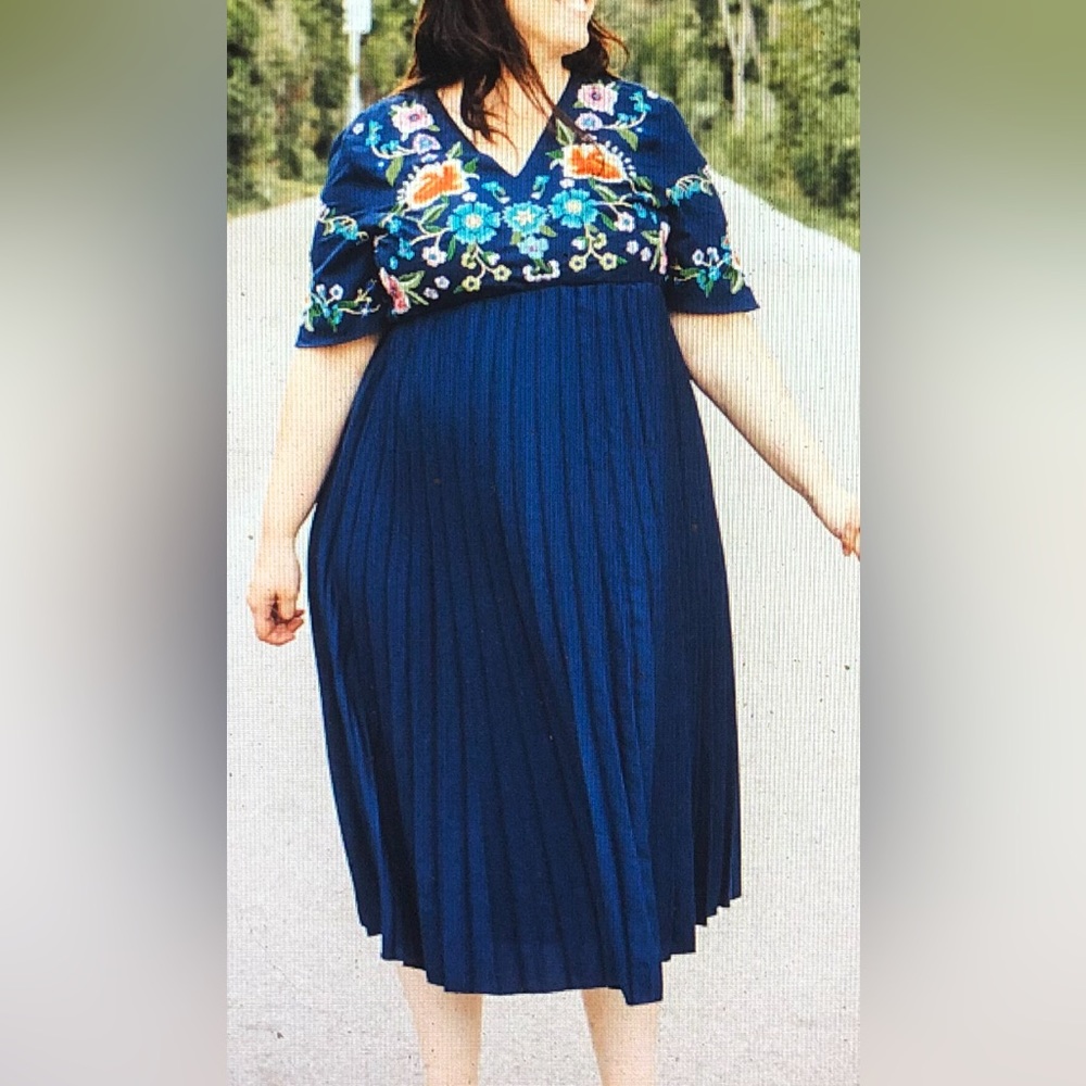 Asos navy maternity dress perfect for your event!